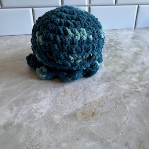 Gehaakte octopusknuffel: handgemaakte amigurumi gevuld zeedier