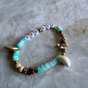 Sea Life Charm Bracelet – Ocean-Inspired Jewelry with Starfish, Shell, and Seahorse Charms – Nautical Gift for Beach Lovers