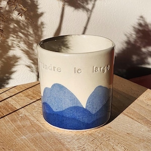 Taza océano - taza azul - motivos marinos - cerámica francesa - vajilla artesanal - idea de regalo - cerámica artesanal - café - té