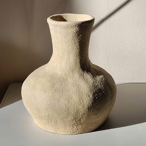 Jarrón de arenisca de 15 cm - Gres chamota texturizado - Idea de regalo - Flores secas - Cerámica decorativa - Hecho a mano - Artesanía francesa