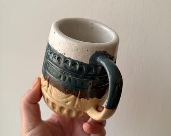 Mug in Ceramica Artigianale al Tornio, Tazza con Smalti Colorati 9.5x7.5 cm, Design Materico Wabi Sabi, Tazza da Tè e Caffè, Regalo Handmade