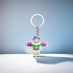 3D Fee B-Man Figur Charakter Schlüsselbund, Superheld Figur Schlüsselbund, personalisierte Rucksack Zubehör, Geschenke für ihn, Schlüsselbund Zubehör Buzz Light Year