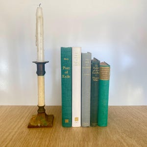 Vintage blågrön bokhög | Dekorativa böcker | Hyllstylingdekor
