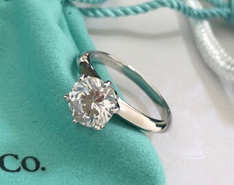 Auténtico anillo de compromiso redondo con diamantes de platino Tiffany & Co AU750, 2 quilates, tamaño 6