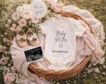 Plantilla de anuncio de embarazo de niña bohemia / Revelación de bebé editable en Canva / Diseño floral plano