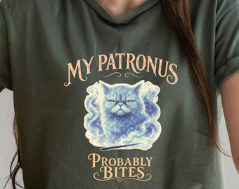 Zaubererkatze T-Shirt | Grumpy Patronus lustiges Fantasy-Humor-T-Shirt