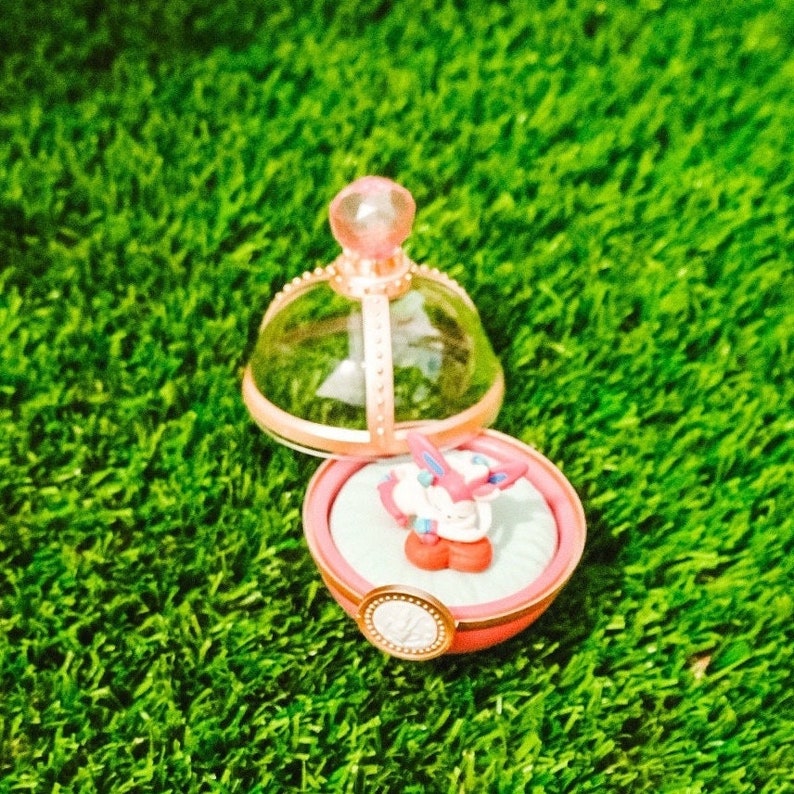 Mini Pokeball Sylveon, Eevee, Whimsicott, Minccino Pokemon/ Decoration/ Sleeping Figures Sylveon