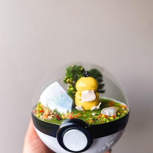 PSYDUCK (Large 5,5 inch) Pokeball Diorama Terrarium Slaapversie