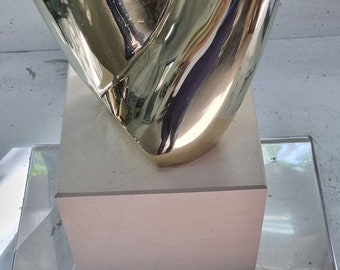 Escultura de bronce inspirada en Constantin Brancusi Rumania