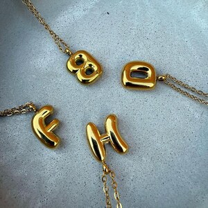 Collar con letra de burbuja, elegante cadena de clavícula, elegante colgante con escritura, delicada joyería de moda para atuendos casuales y elegantes.