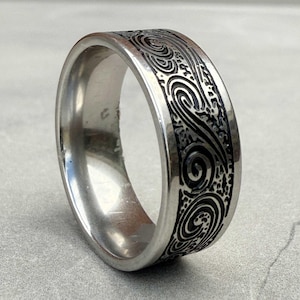 Engraved Silver Wave Ring for Men - Minimalist Wave Pattern, Handmade Steel Ring, Artistic Surfer Style Gift for Him