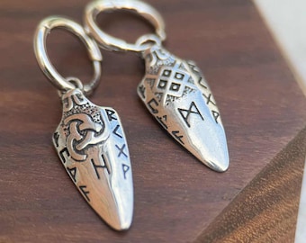 Pendientes vikingos clásicos, estilo nórdico vintage, con amuleto escandinavo.