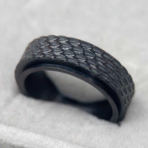 Personalized Dragon Skin Spinner Ring - Men&#39;s Fidget Ring for Stress & Anxiety Relief, Unique Dragon Skin Design Gift