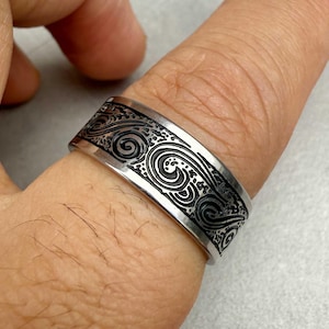 Engraved Silver Wave Ring for Men - Minimalist Wave Pattern, Handmade Steel Ring, Artistic Surfer Style Gift for Him