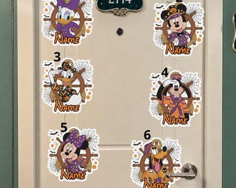 Imán personalizado de Halloween para cruceros Disney con Mickey y sus amigos: Halloween en alta mar 2026. Imán para crucero con disfraz de Halloween.