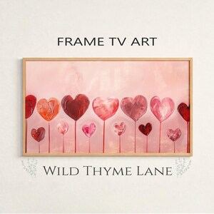 Puede incluir: Un juego de tres tazas de cerámica con un acabado mate moteado. Las tazas son de color crema, gris claro y gris oscuro. Cada taza tiene un diseño simple y moderno y un asa redondeada.