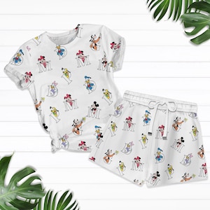 Conjunto de camisa e shorts com monograma dos personagens da Disney, pijama combinando com Mickey, Minnie, Pateta, Donald e Margarida, camiseta de verão da Disney