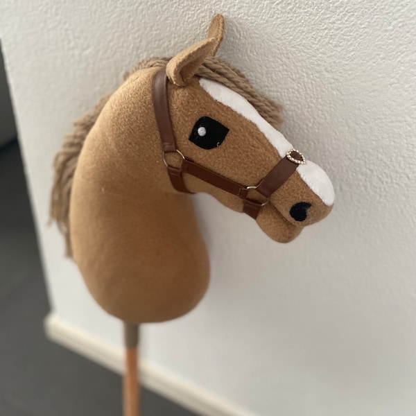 Cool brown mare hobby horse including halter and stick. DISCOUNT!