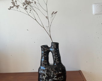 Vase design en céramique noir