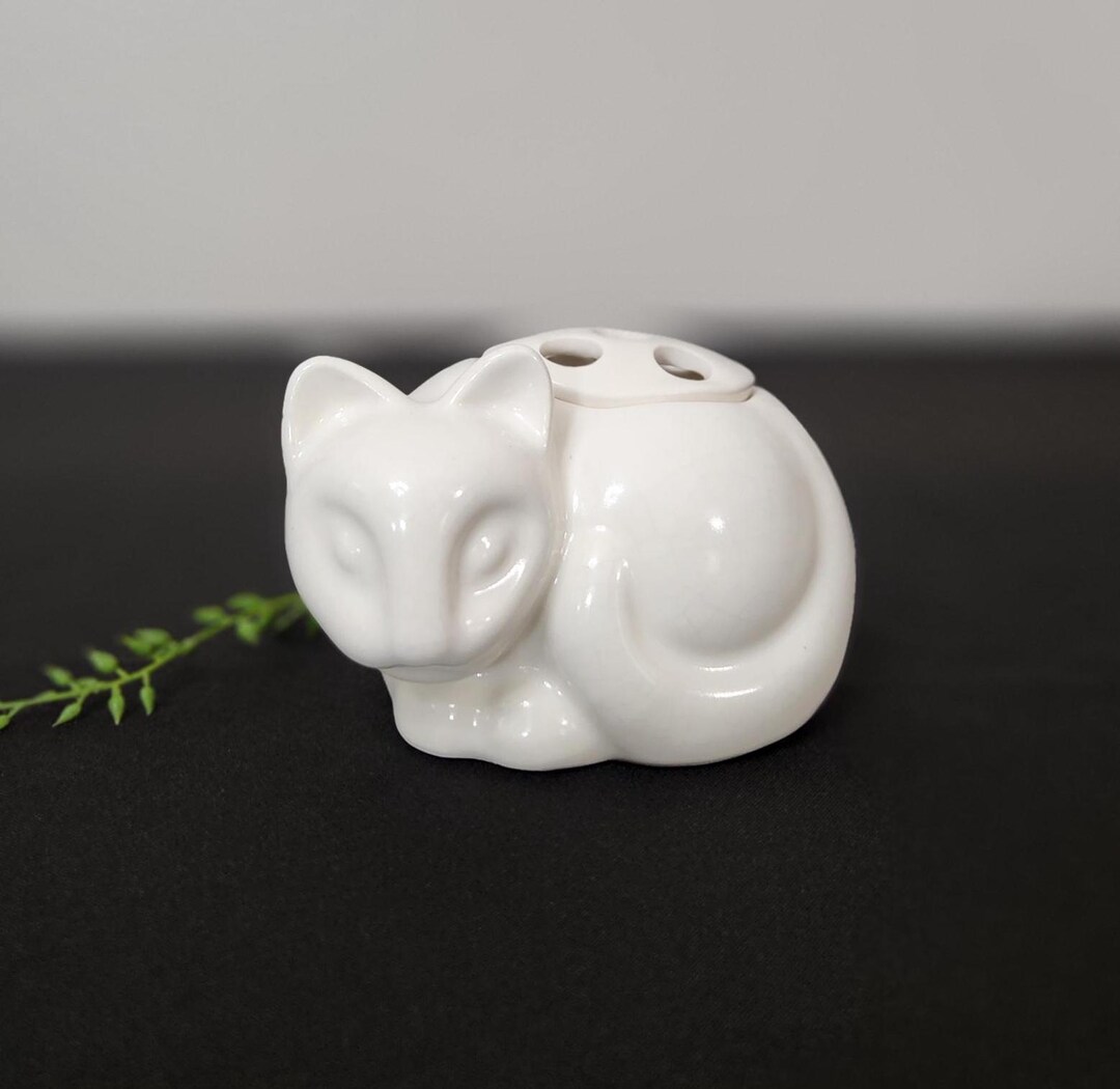 日本の磁器ナニキネコ花柄の陶器製猫の置物 Sanrio Vintage Nancy Lopez Ceramic Cat Flower Frog, White Ceramic Feline