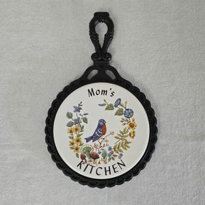 Dessous de plat de cuisine vintage en fonte et carreaux de céramique pour maman