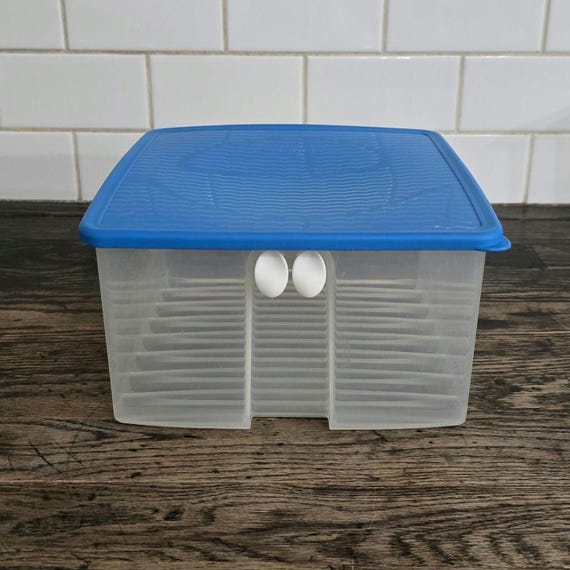 Vintage Tupperware Fridgesmart 18.5 Cup Blue Vented Produce Keeper