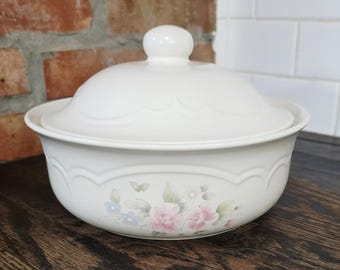Vintage Pfaltzgraff Tea Rose 2Qt Round Covered Casserole Dish, Pink Floral Stoneware Serving Bowl
