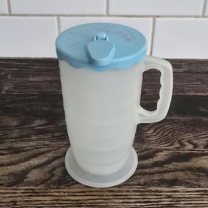Vintage Blisscraft Of Hollywood 16oz Plastic Pitcher With Light Blue Fruit Designed Lid