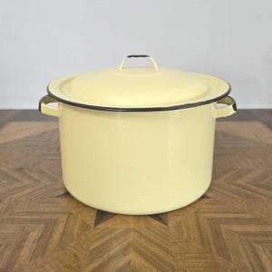Vintage Yellow And Black Enamelware Stockpot With Lid 9 1/2&quot; Diameter Pot Farmhouse Kitchen
