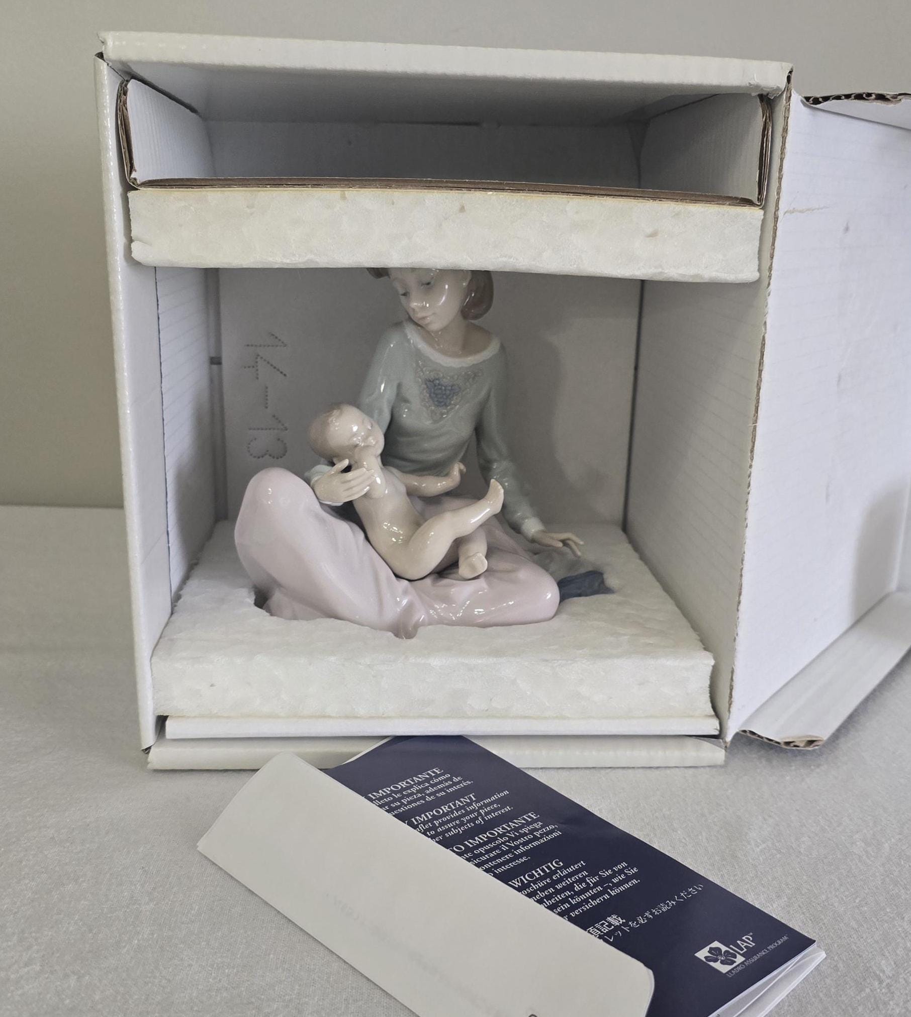 Lladro Dressing the Baby Figurine #5845 With Box Handmade in Spain