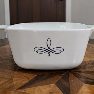 Corning Ware Trefoil 1 3/4 Quart Casserole Dish P-1 3/4-B No Lid