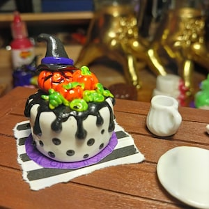 Spooktacular Mini Cakes! Bite-sized Halloween delights!