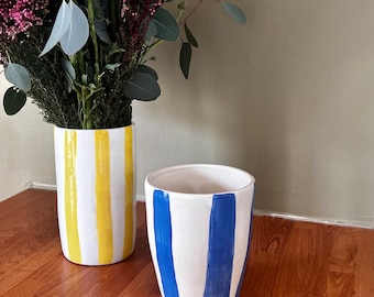 Vase céramique rayé bleu et blanc