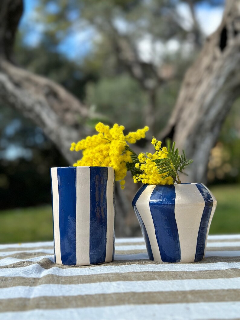 Vase rayé bleu et blanc. Petit modèle. image 2