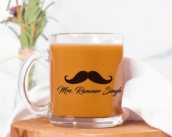 Taza de cristal de la Sra. Ranveer Singh: regalo para un fan de Bollywood