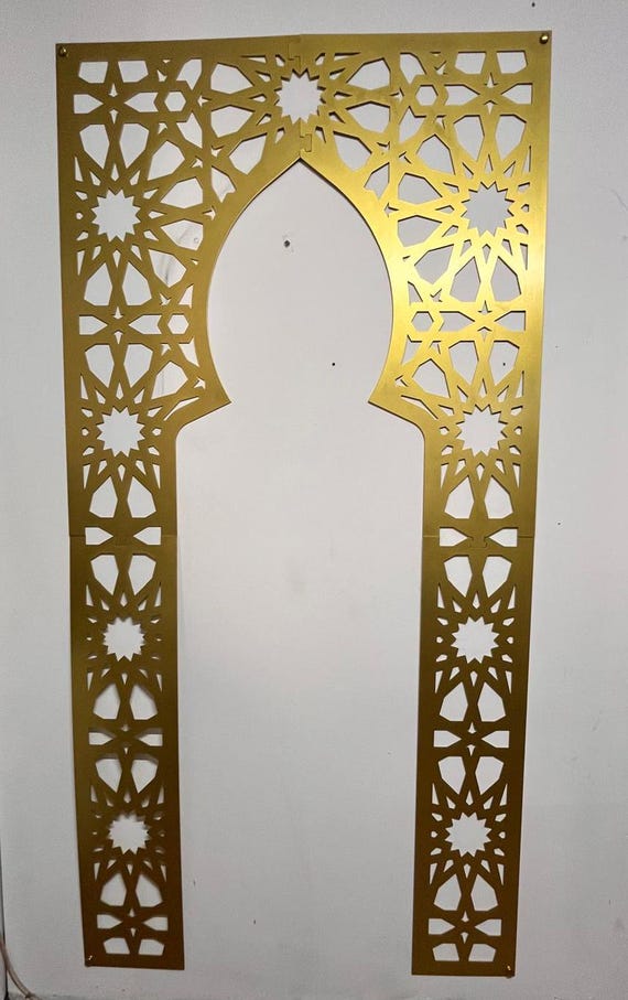 サウジアラビア　石膏彫刻伝統工芸　手彫額　幾何学模様　イスラムミフラーブアート 壁掛け式金属製イスラム教ミフラーブ – 祈り用ニッチ、幾何学模様