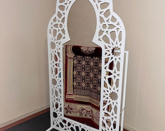 Islamic Metal Mihrab with Prayer Rug Hanger – Elegant Prayer Corner Decor