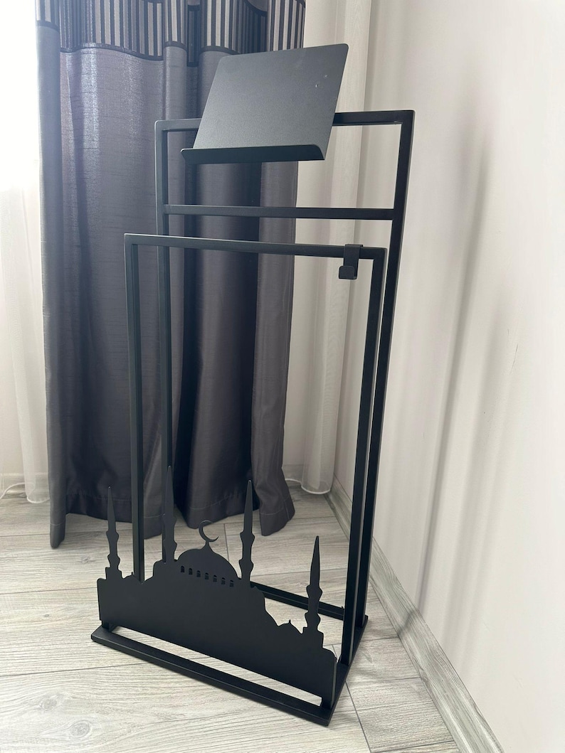 Elegant handgjord metallbönematta och Koranställ – Modern islamisk bönematta med Koranhållare, perfekt för islamisk heminredning bild 4