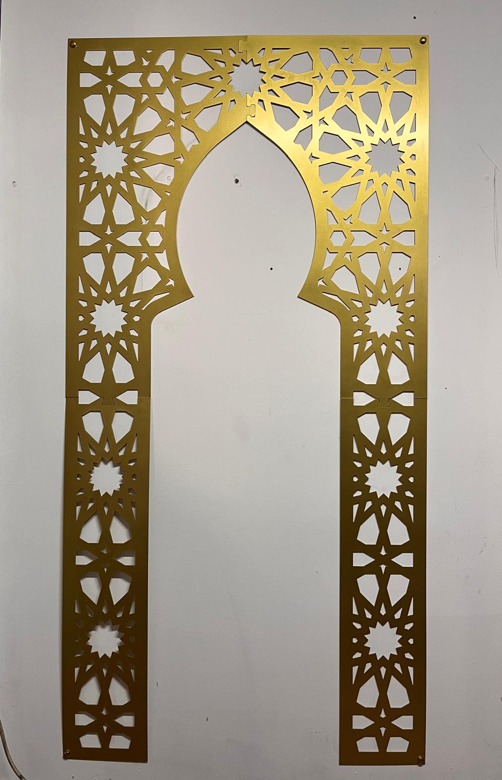 サウジアラビア　石膏彫刻伝統工芸　手彫額　幾何学模様　イスラムミフラーブアート 壁掛け式金属製イスラム教ミフラーブ – 祈り用ニッチ、幾何学模様