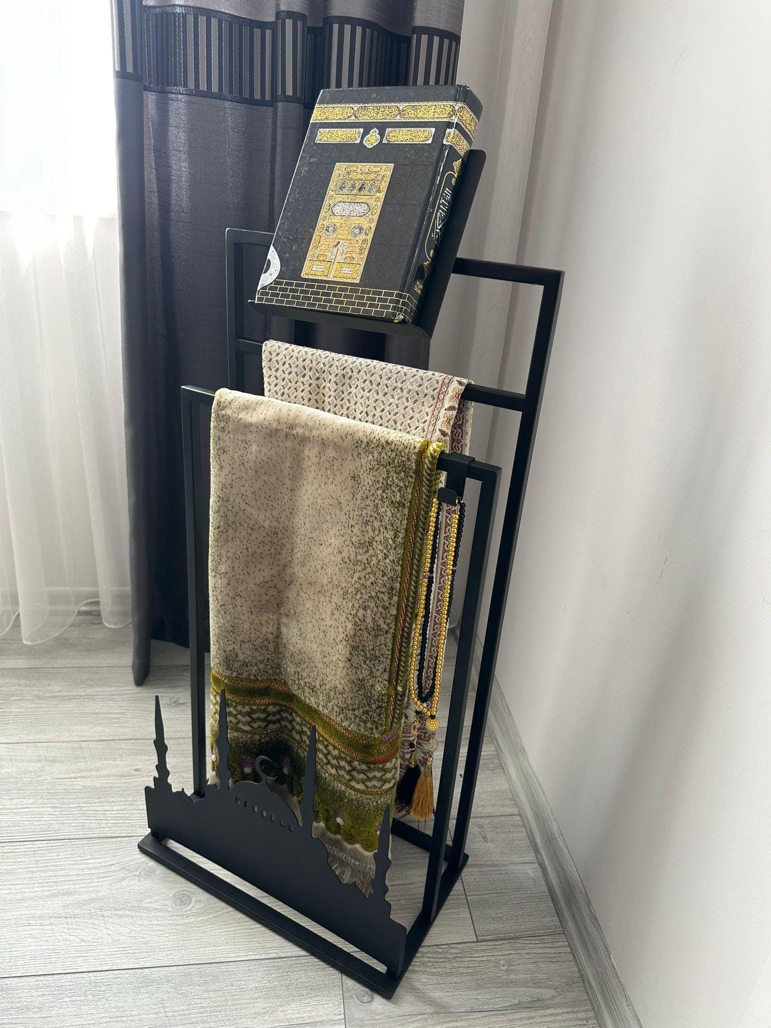 Elegant Handcrafted Metal Seczade & Quran Stand – Modern Islamic