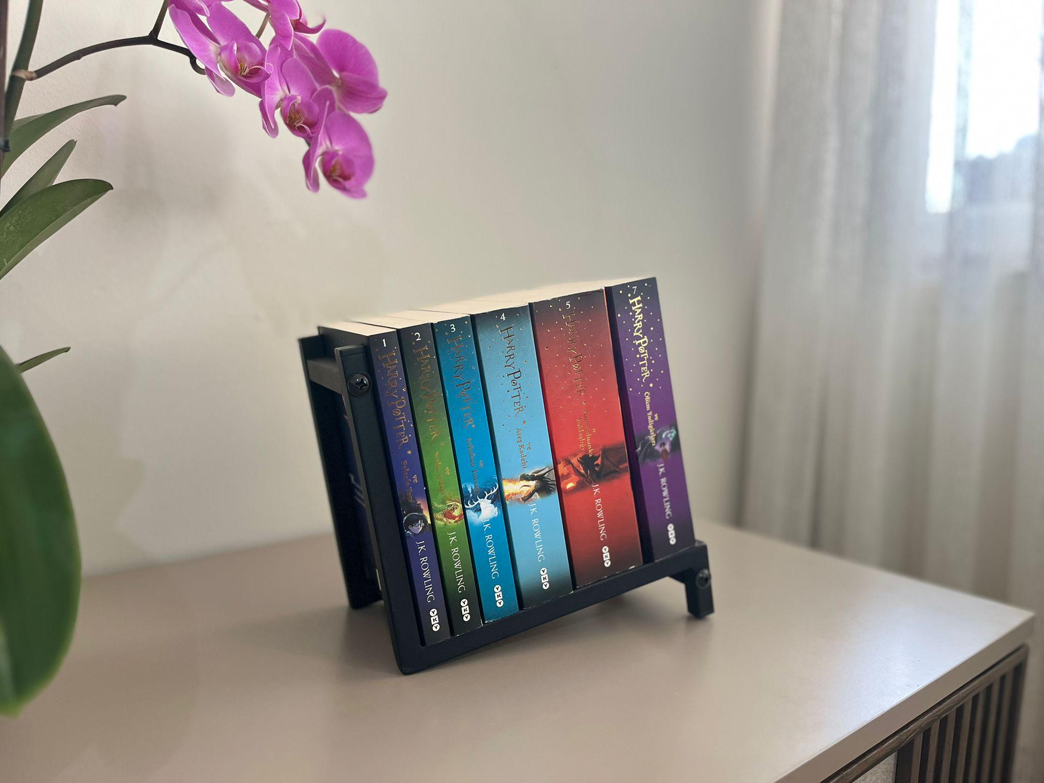 モダンな金属製ブックエンドとオーガナイザー - デスクトップマガジン