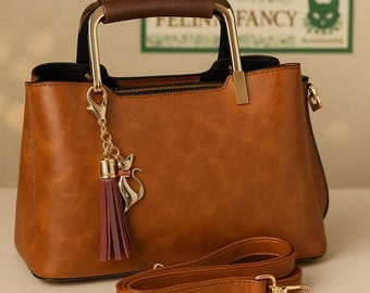 Vegan Leather Shoulder Bag with Cat Charm: Versatile Crossbody Handbag
