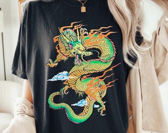 Camiseta con diseño de dragón japonés, camiseta gráfica estilo tatuaje vintage, prenda urbana.