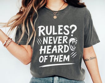 Camiseta "Nunca ouvi falar de regras", camiseta divertida com estampa para quem quebra regras, camiseta com frase caótica.