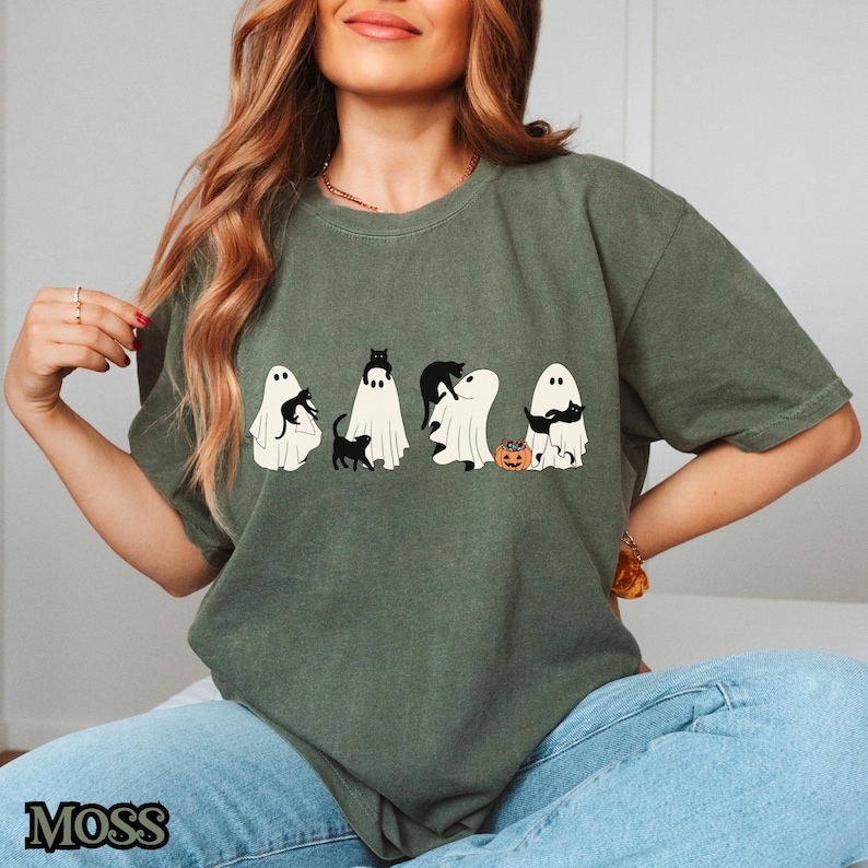 Süßes Geister Katzen Shirt, Halloween Katzen T-Shirt, Gruselige Jahreszeit T-Shirt, Trick or Treat Schwarzes Katzen Top, Kawaii Geist Grafik T-Shirt, Herbst Katzen Liebhaber Shirt Bild 1