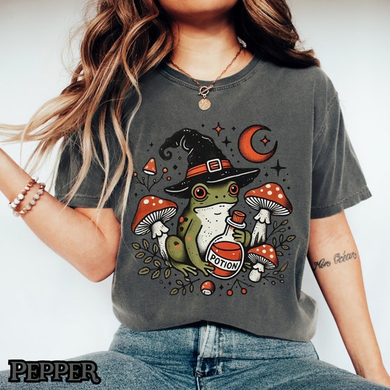Witchy Frog T-Shirt, Mushroom Frog Tee, Mystical Frog Shirt, Cottagecore Frog, Toadstool and Frog, Fairycore Aesthetic, Dark Fantasy Shirt