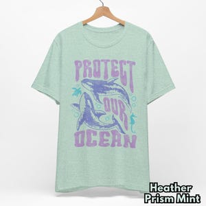 Maglietta con grafica di orca, maglietta retrò a tema vita marina, abbigliamento per la conservazione degli oceani Heather Prism Mint
