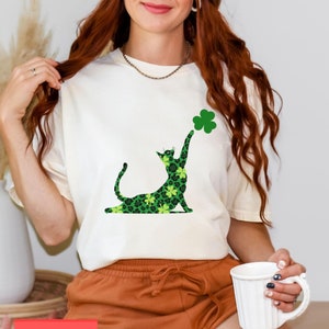 Funny Comfort colors St Patricks day shirt, cat lover shamrocks tshirt, st paddys funny cat tshirt, cat mom shirt, gift for cat owner