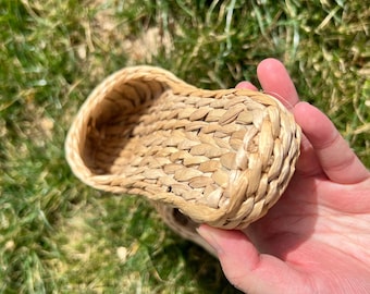 Handwoven Straw Slippers: Breathable, Eco-Friendly Indoor Shoes