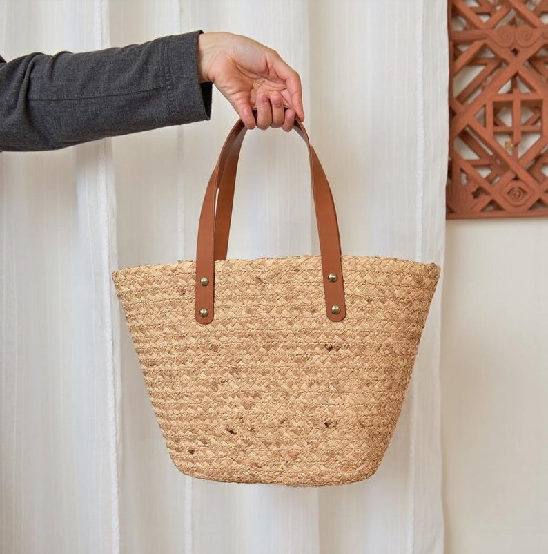 Handwoven Straw Tote Bag: Leather Handles, Lightweight Summer Style image 3